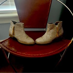 GB Girl Gold/Tan Sparkly Booties big girl size 5
